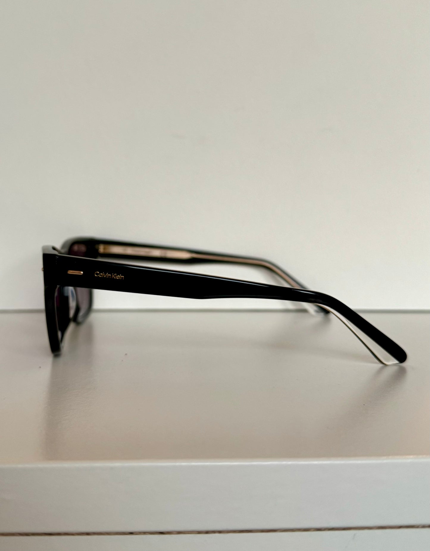 Calvin Klein 1528S